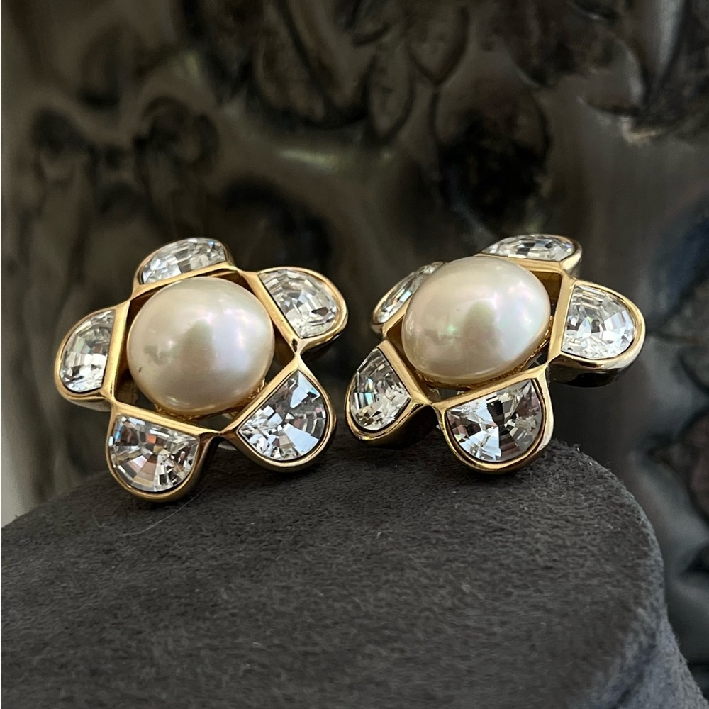SOLD Vintage Christian Dior Flower Pearl Rhinestone Pedal 14k Gold Post Earrings - Picture 3 of 7